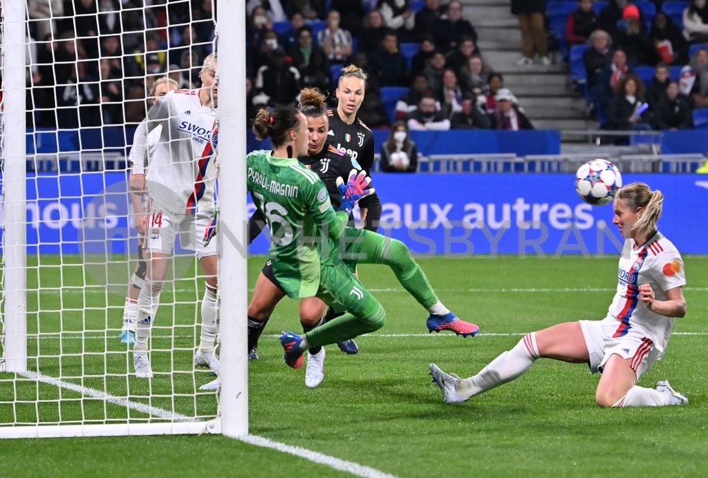 Amandine Henry lyon vs Pauline Peyraud Magnin juventus FOOTBALL Olympique Lyonnais FÃ minin