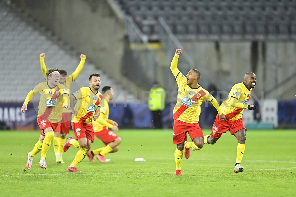 Joie des joueurs du RC Lens apres la seance de tirs aux buts FOOTBALL ...