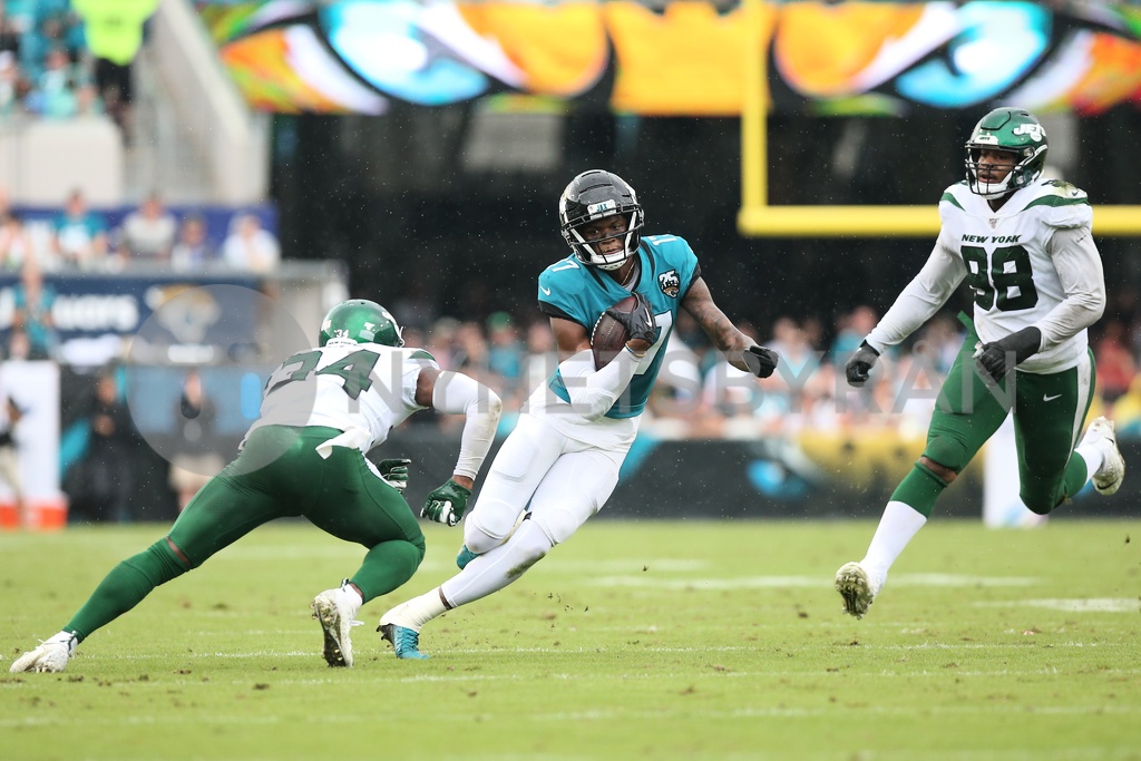 JACKSONVILLE, FL OCTOBER 27 Jacksonville Jaguars Wide Receiver DJ