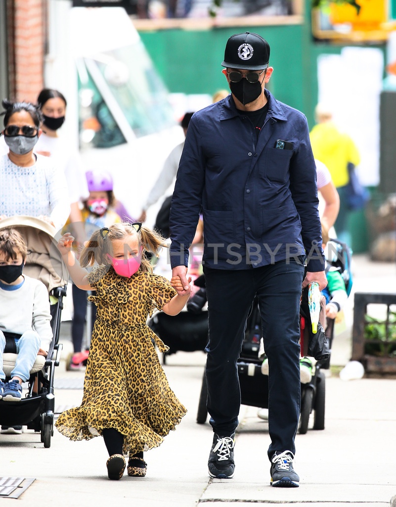 Bradley Cooper And His Daughter Lea Seen Out And About In Nyc