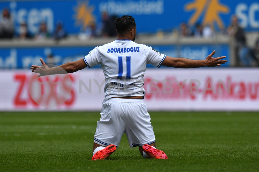 Aziz Bouhaddouz ( MSV Duisburg ) voellig ratlos. 24.04.2022, Fussball ...