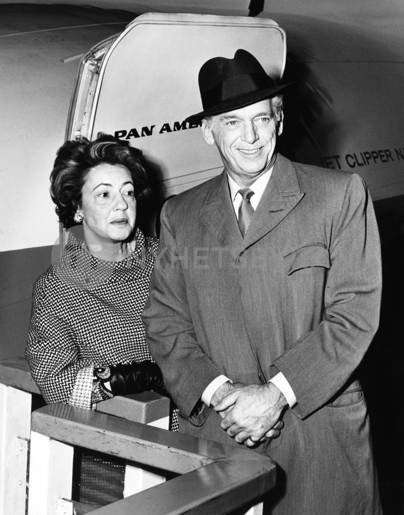 From left: Mary Lee Eppling Fairbanks, Douglas Fairbanks Jr. on their way  from New York to London,