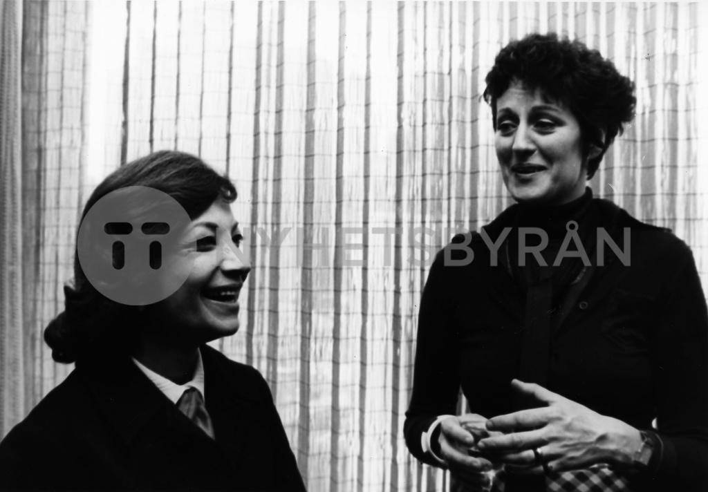 Academic Germaine Greer talking with friends